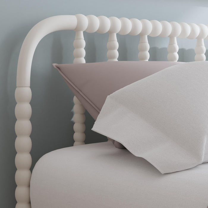 Spindle Queen Bed